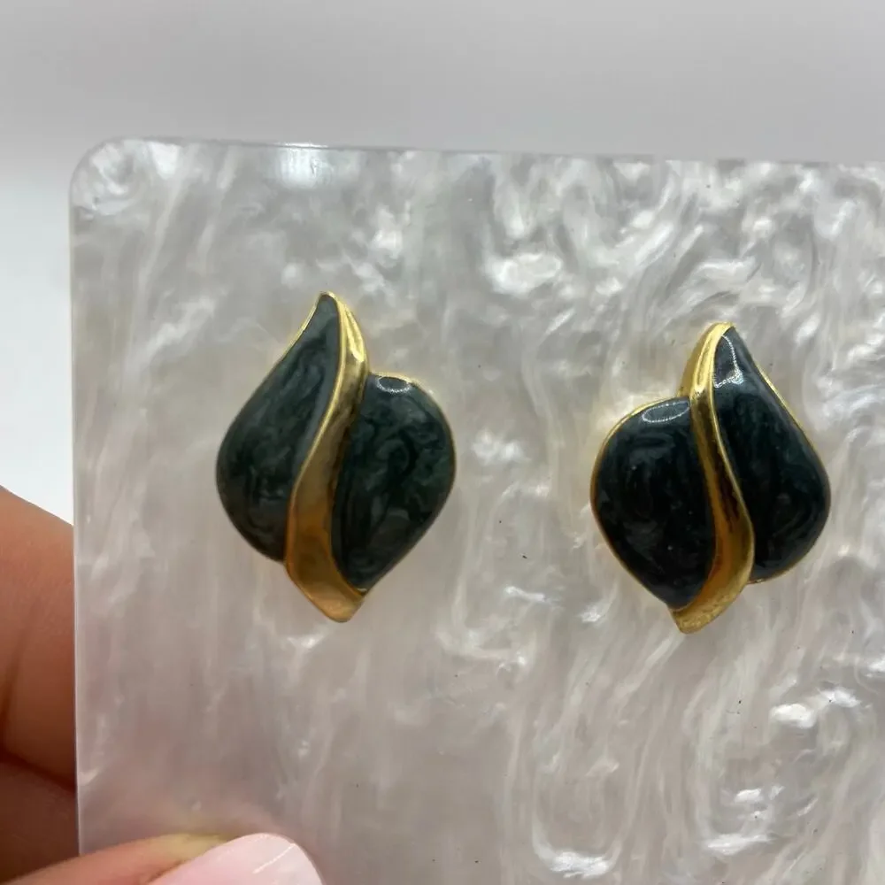 Vintage Emrold Green‎ Earrings gold tone Studded